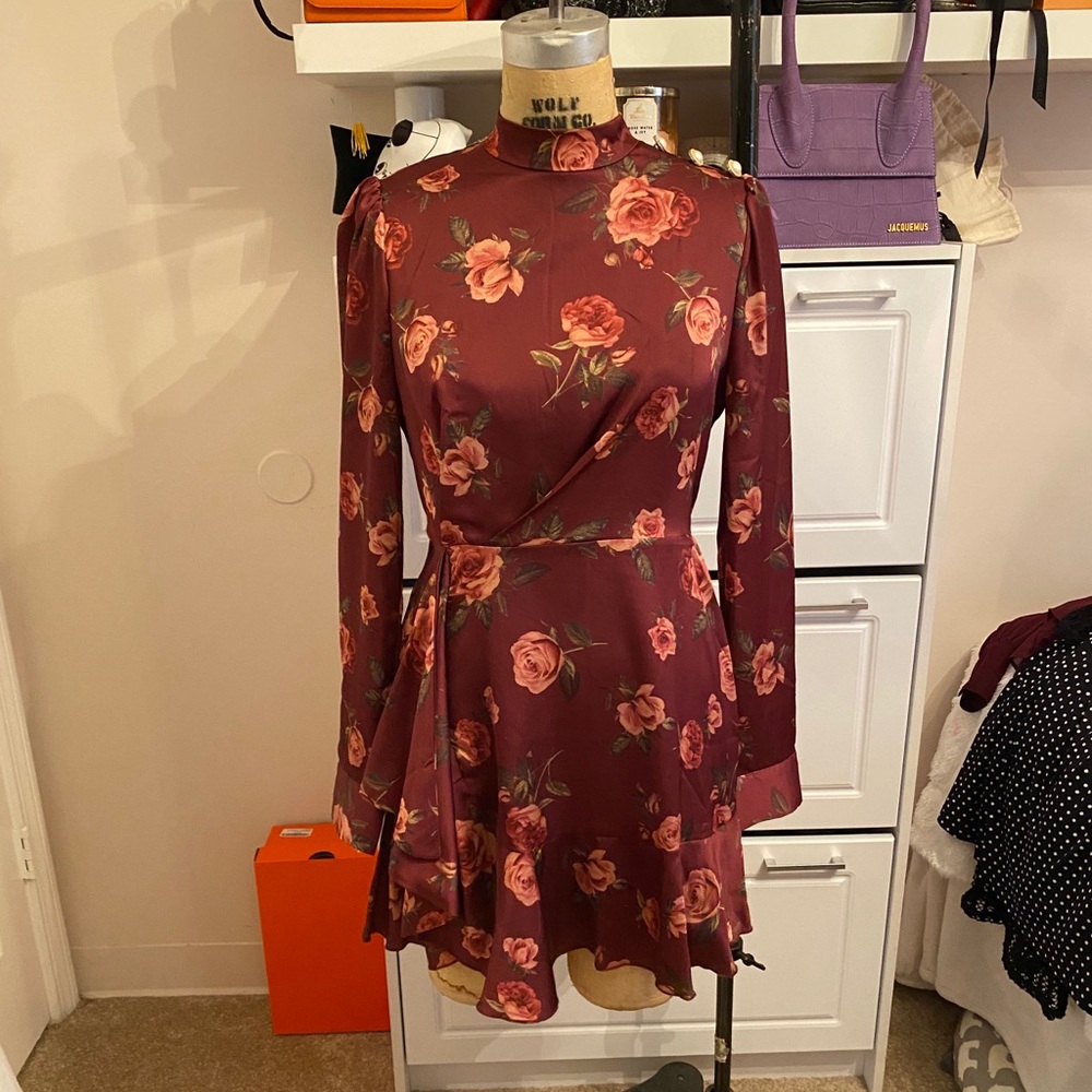 Super cute floral long sleeved mini dress